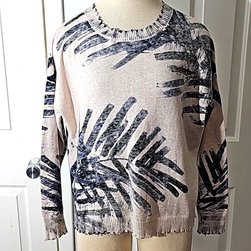 Nic & Zoe pop over crew neck sweater cream and blue. PM.‎ Raw hem.